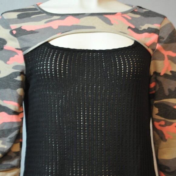 BiBi Cut Out Top With Camo Trim And Sleeves Size Small - Picture 2 of 4